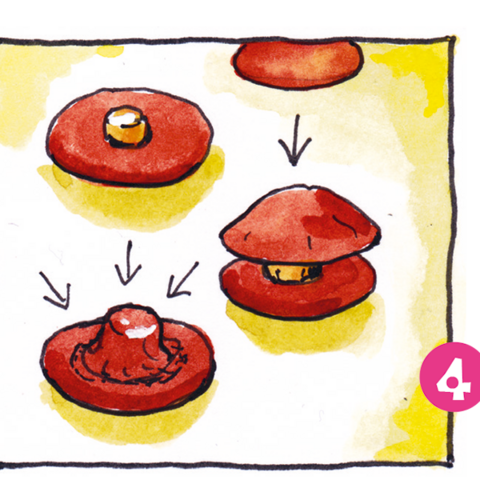 Teigkreise mit Rolo-Praline füllen.