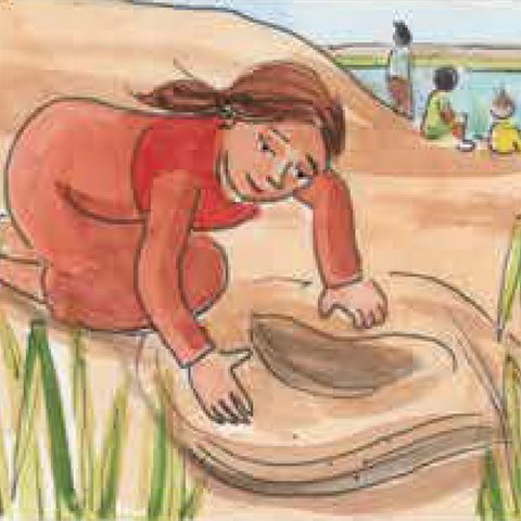 Kind buddellt im Schlamm.