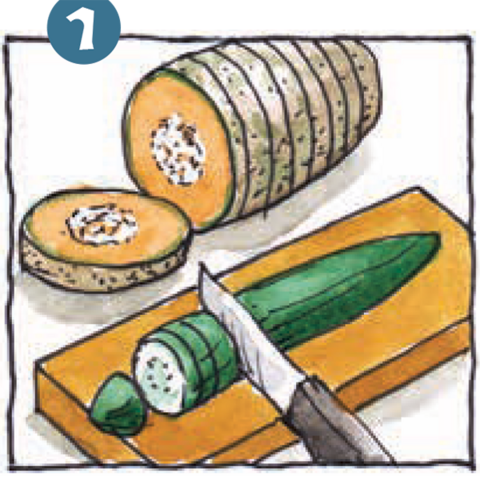 Gurke und Melone in Scheiben auf Brett mit Messer schneiden.
