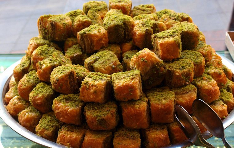 Baklava-Gebäck mit Zuckersirup