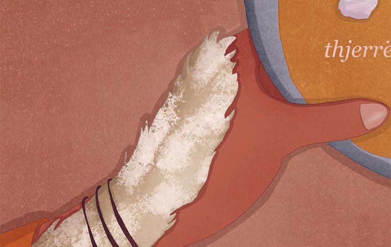 Hand mit Fellstück hält Suppenschale.