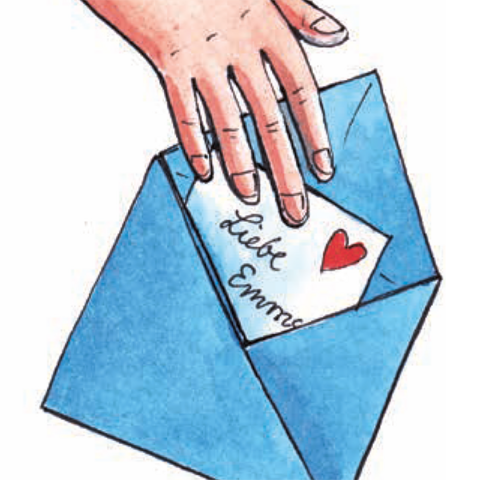 Hand steckt weiße Karte mit rotem Herz in blauen Umschlag.