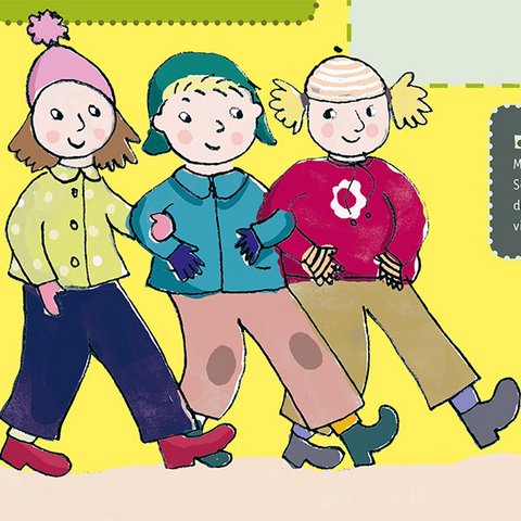Drei untergehakte Kinder gehen im Gleichschritt.