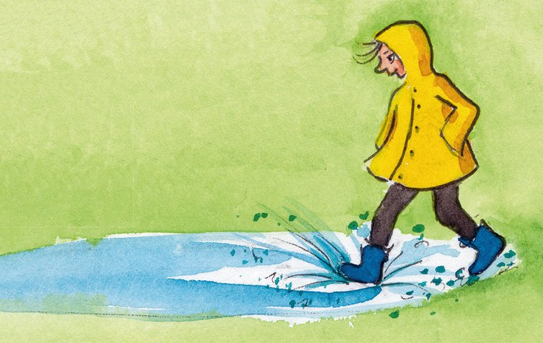 Nass und spritzig Kind springt in Pfütze