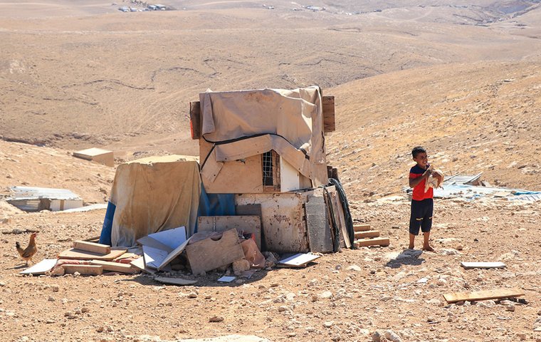 Beduinenkind in der Wüste Judaea