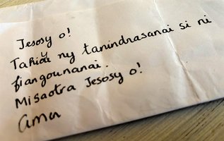 Laëtitias Gebet auf Malagasy