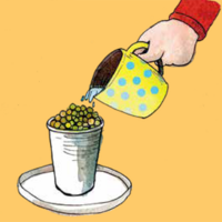 Wasser in Becher mit Erbsen gießen
