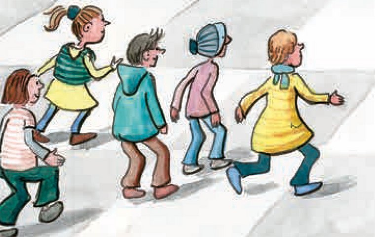 Fünf Kinder spielen Ochs am Berg
