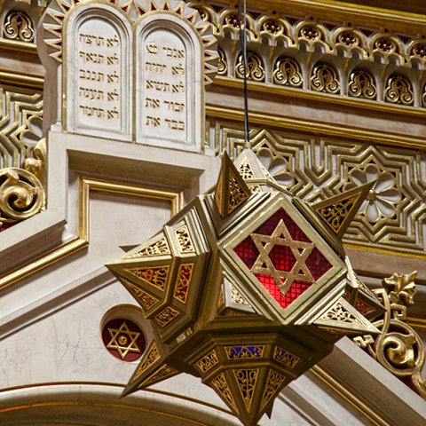 Laterne in Synagoge mit Davidstern Laterne in Synagoge mit Davidstern
