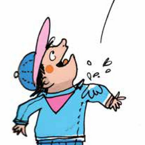 Vogeldreck landet auf Schulter von blau-rosa gekleidetem Kind.