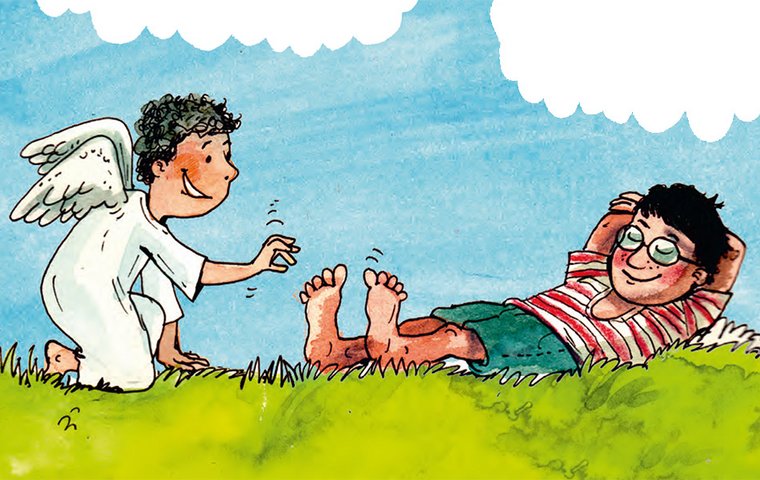 Engel kitzelt schlafendes Kind auf Wiese am Fuß.