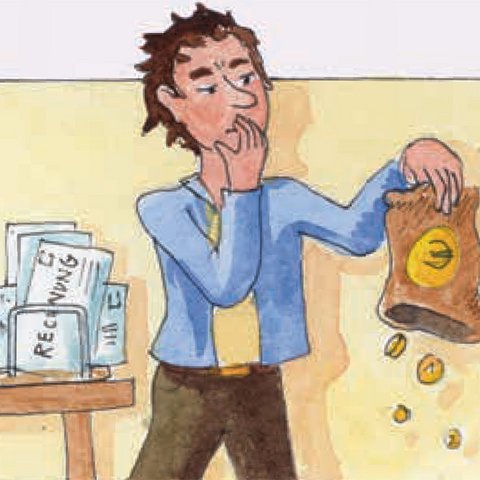 Mann schüttelt einzelne Münzen aus Geldbeutel.