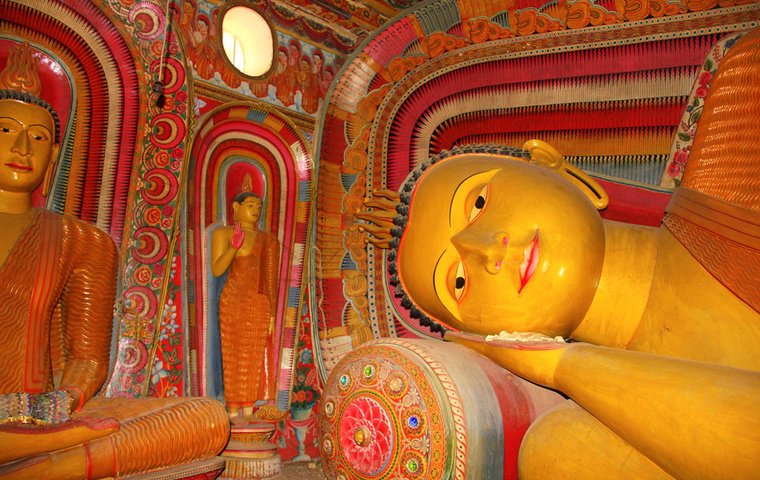 Poson Buddha-Statue auf Sri Lanka