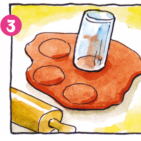 Mit Glas Kreise aus Teig ausstechen.